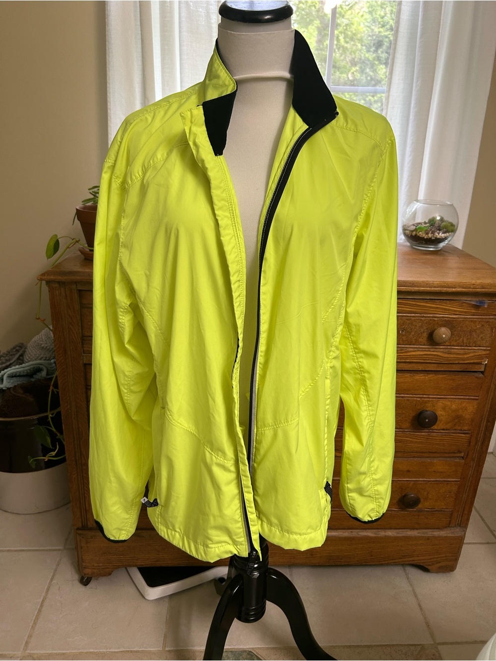 ASICS Women’s/Men’s High-Visibility Reflective Neon Relaxed Fit Running  Jacket